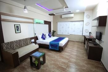 Hotel Oyo Premium Sola Sg Highway