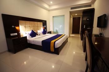 Hotel Oyo Premium Sola Sg Highway