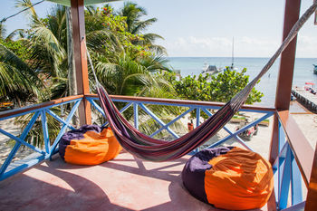 Sandbar Beachfront Hostel & Restaurant