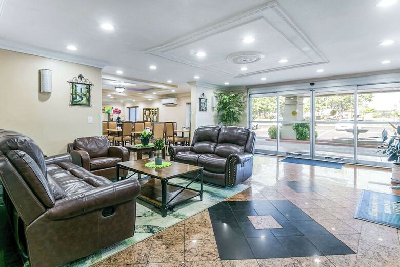 Hotel Days Inn & Suites/college Park/atlanta