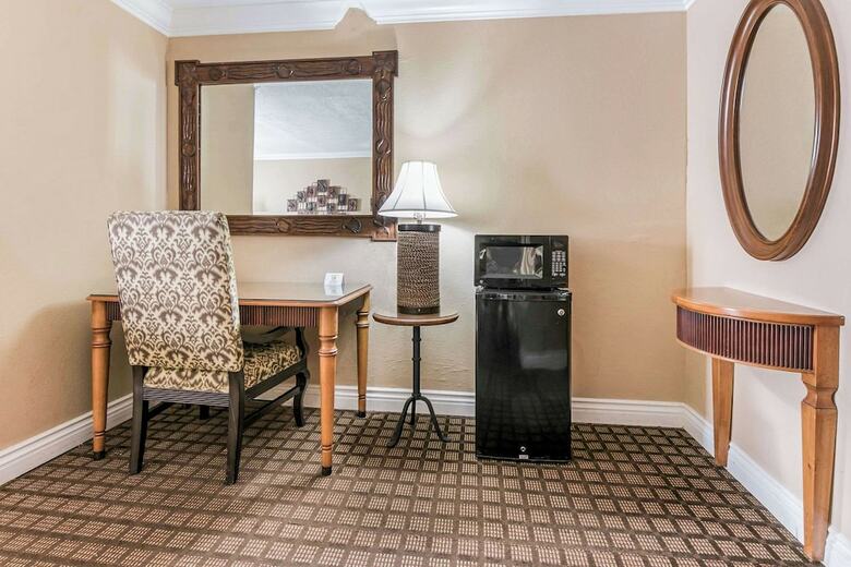Hotel Days Inn & Suites/college Park/atlanta