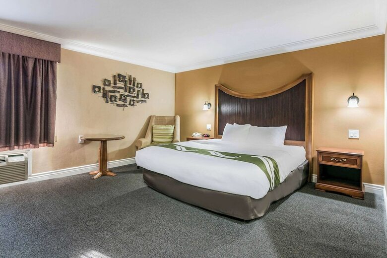 Hotel Days Inn & Suites/college Park/atlanta