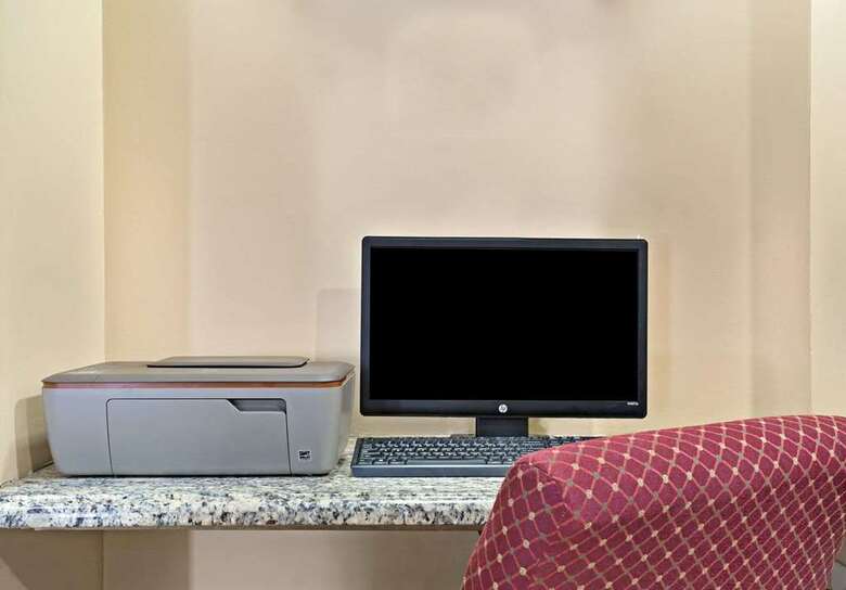 Hotel Days Inn & Suites/college Park/atlanta