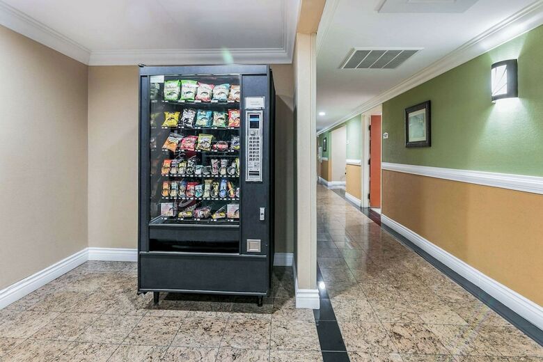 Hotel Days Inn & Suites/college Park/atlanta