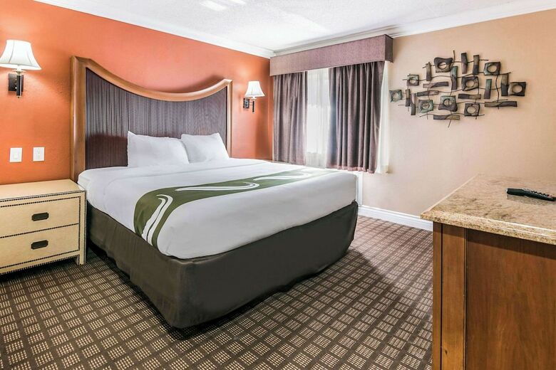 Hotel Days Inn & Suites/college Park/atlanta
