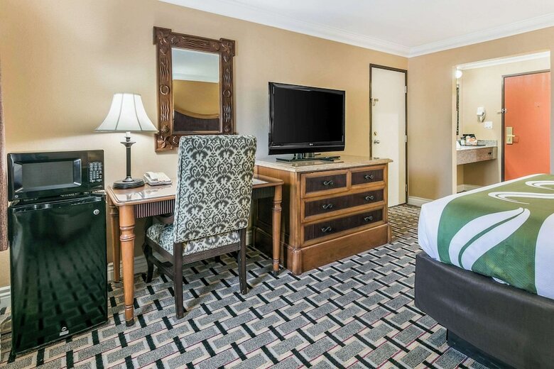 Hotel Days Inn & Suites/college Park/atlanta