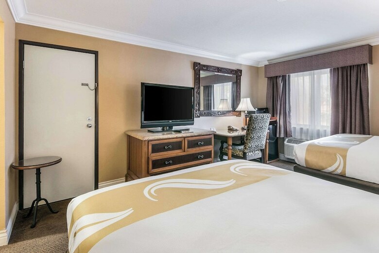 Hotel Days Inn & Suites/college Park/atlanta