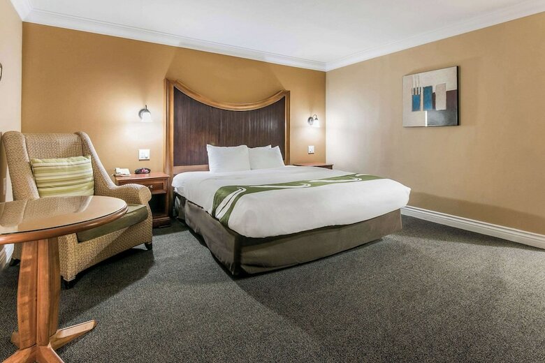 Hotel Days Inn & Suites/college Park/atlanta