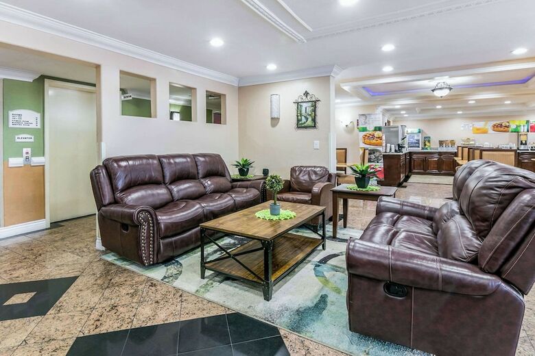 Hotel Days Inn & Suites/college Park/atlanta