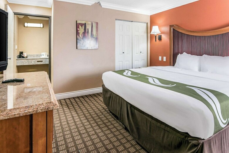 Hotel Days Inn & Suites/college Park/atlanta