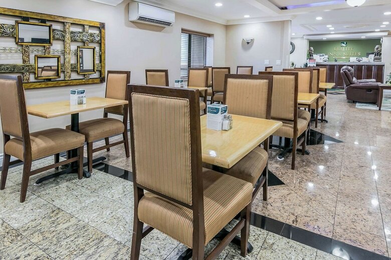 Hotel Days Inn & Suites/college Park/atlanta