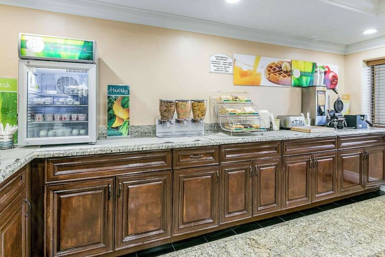 Hotel Days Inn & Suites/college Park/atlanta
