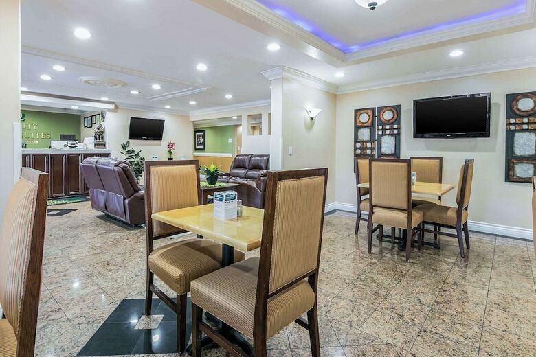 Hotel Days Inn & Suites/college Park/atlanta