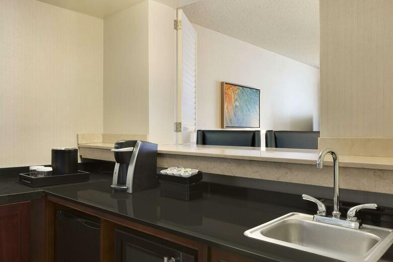 Hotel Embassy Suites