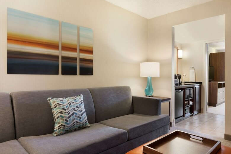 Hotel Embassy Suites