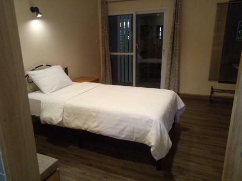 Hostal Little Guest House Hotel