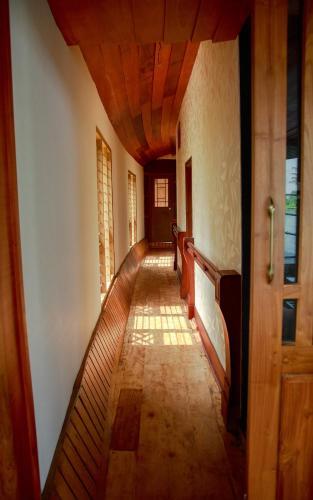Kumarakom Heritage Houseboats