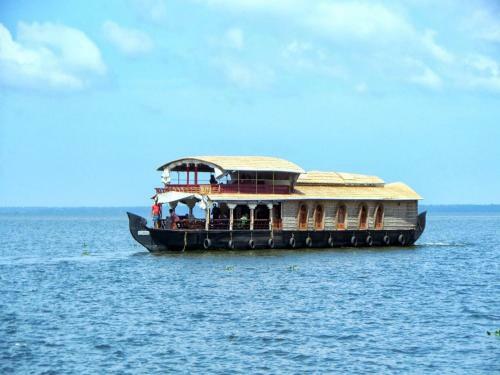 Eco Trails Houseboats