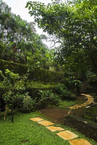 Hotel Zaras Resort Khandala