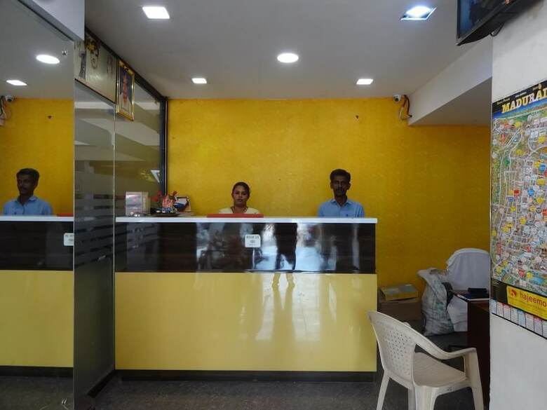 Oyo 37750 Hotel Boopathi International