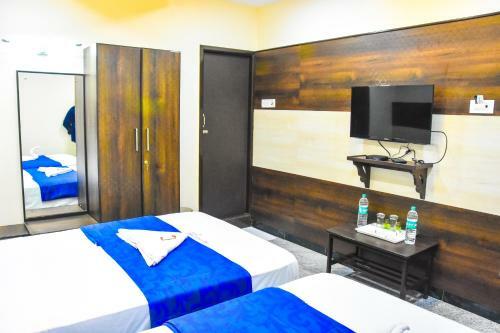 Hotel Rathnavel Towers