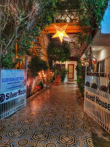 Hostal Silver Moon Guest House