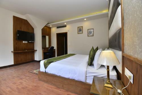 Hotel Snowcrests Manor, Manali