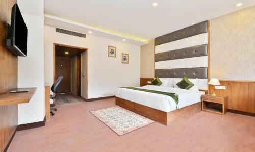 Hotel Snowcrests Manor, Manali