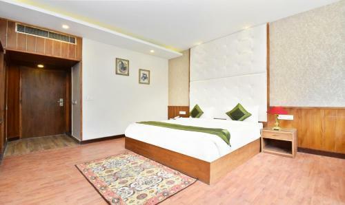 Hotel Snowcrests Manor, Manali