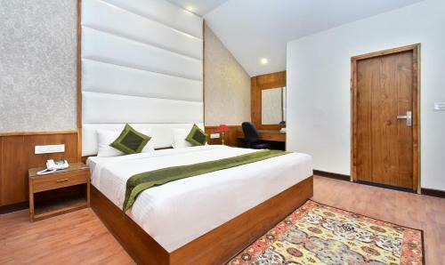 Hotel Snowcrests Manor, Manali