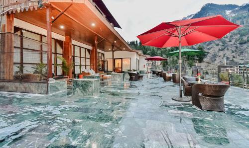 Hotel Snowcrests Manor, Manali