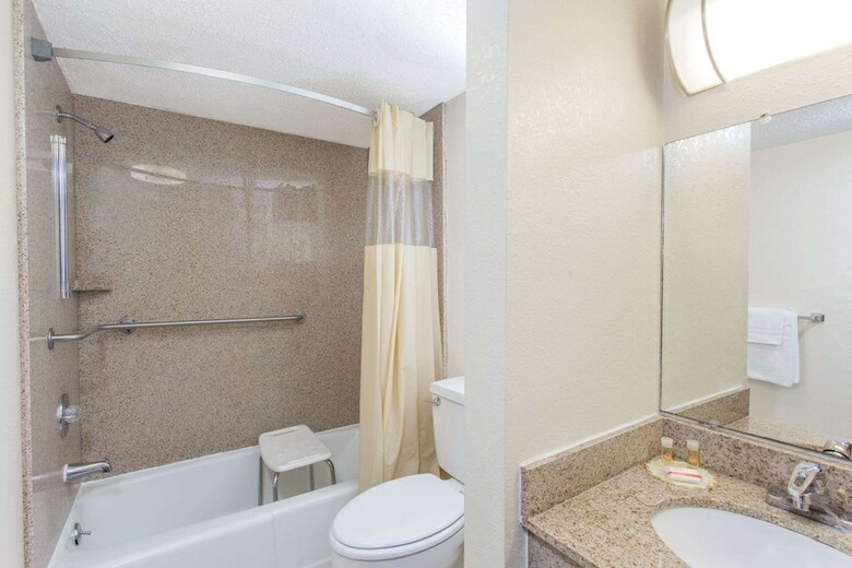 Hotel Days Inn South