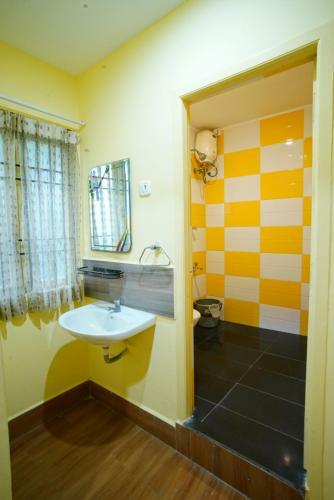 Hostal Season 4 Guest House