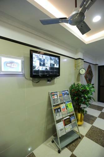 Hostal Season 4 Guest House