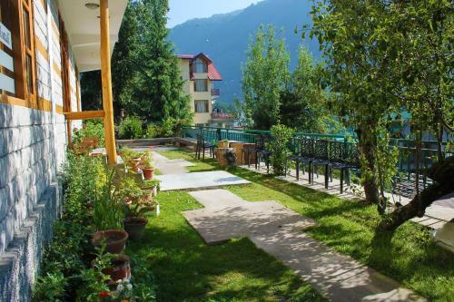 Bed & Breakfast Hotel Mountain Trail Manali