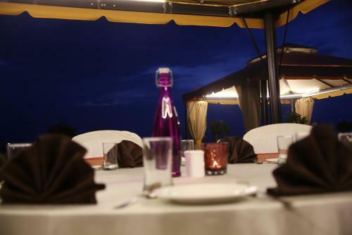 Hotel Brijwasi Lands Inn