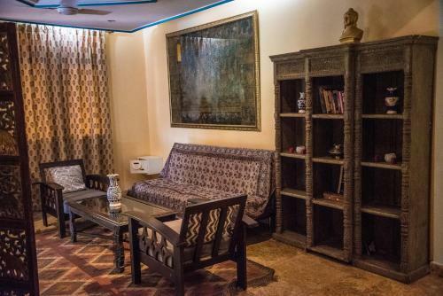 Papa Jolly's Boutique Hotel