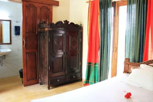 Papa Jolly's Boutique Hotel