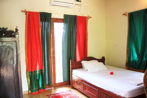 Papa Jolly's Boutique Hotel