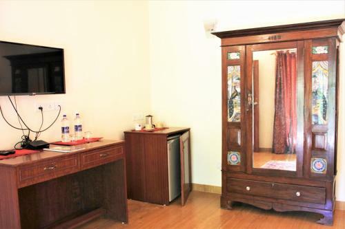 Papa Jolly's Boutique Hotel