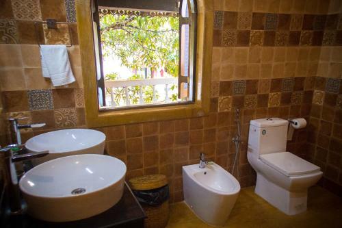 Papa Jolly's Boutique Hotel