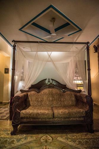 Papa Jolly's Boutique Hotel