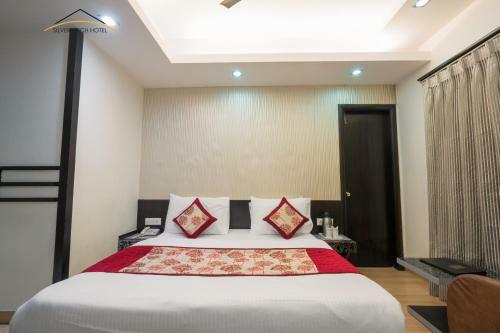 Silver Arch Hotel