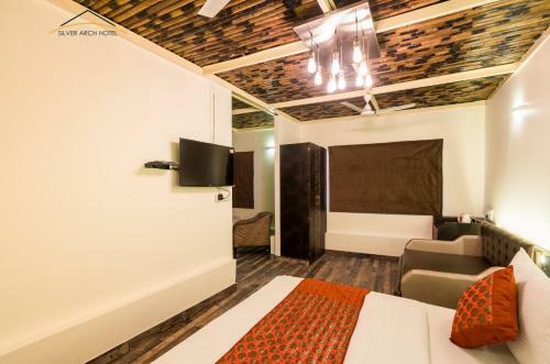 Silver Arch Hotel