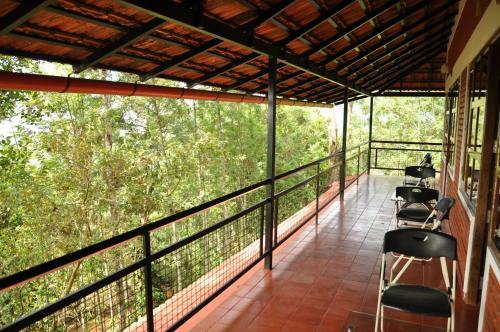Hostal Clouds Land