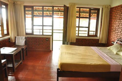 Hostal Clouds Land