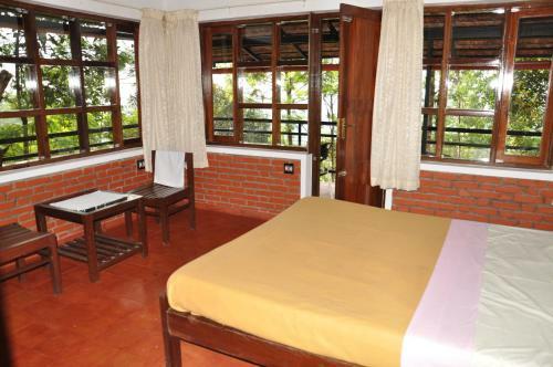Hostal Clouds Land