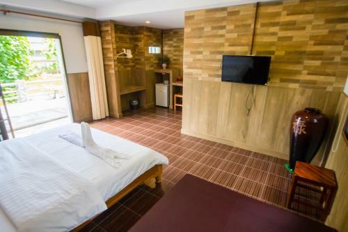 Hotel Baanrimnam Resort Trat