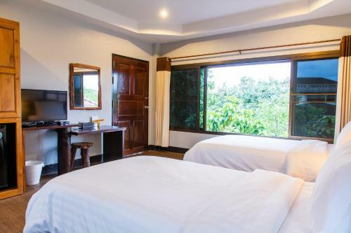 Hotel Baanrimnam Resort Trat