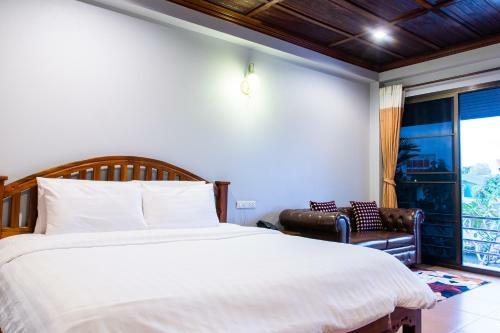 Hotel Baanrimnam Resort Trat